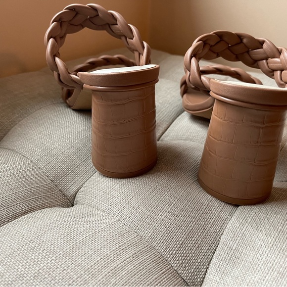 Dolce Vita Paily Sandal - Picture 3 of 4